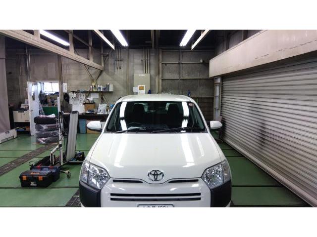 TOYOTA PROBOXのルーフパネルとフードにできた雹害のへこみ複数箇所のデントリペア