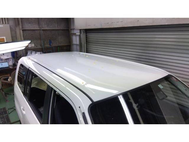 TOYOTA PROBOXのルーフパネルとフードにできた雹害のへこみ複数箇所のデントリペア