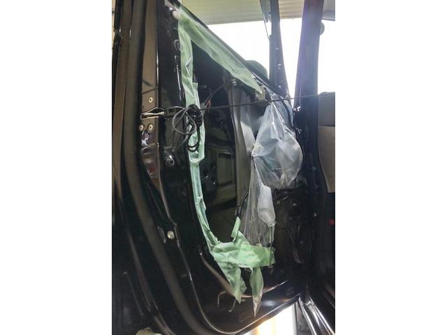 ホンダ N-BOXのフロントドア２箇所のへこみのデントリペア