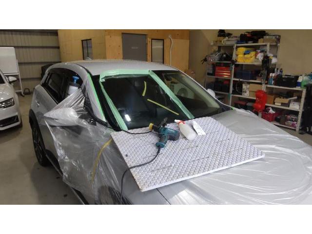 マツダ CX-3のフロントガラスの傷取り研磨