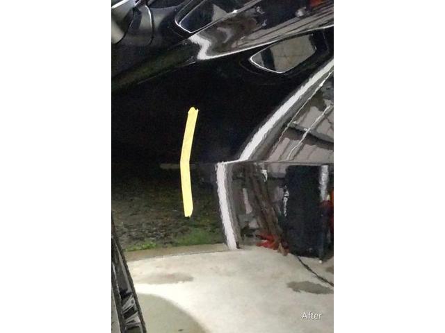 フォルクスワーゲン ティグアンのフロントドアのプレスラインにできたドアパンチのへこみのデントリペア