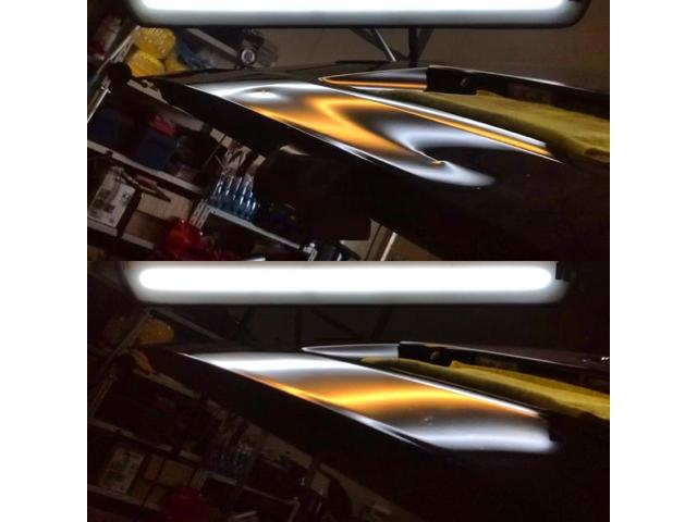 トヨタ ハイエースのバックドアのへこみのデントリペア