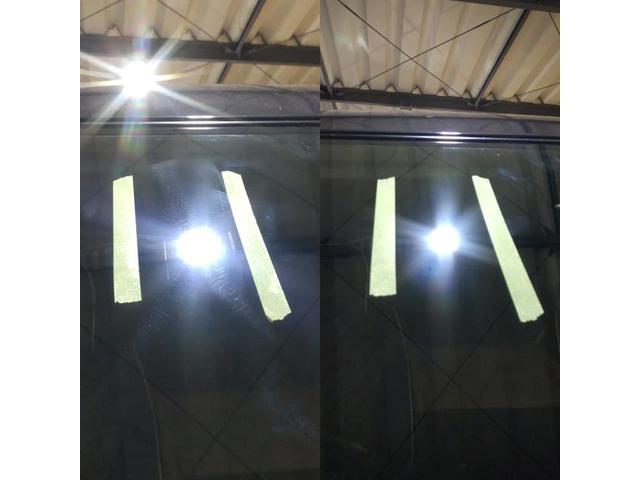 トヨタ ハイエースのフロントガラスに飛び石が被弾した表面の欠けのウィンドリペアと線傷のガラス研磨