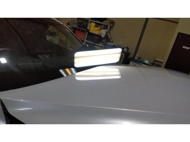 トヨタ ハリアーのボンネットとリアドアのへこみのデントリペア