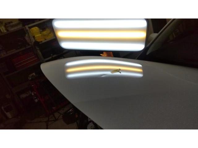 トヨタ プリウスのボンネットのへこみのデントリペア