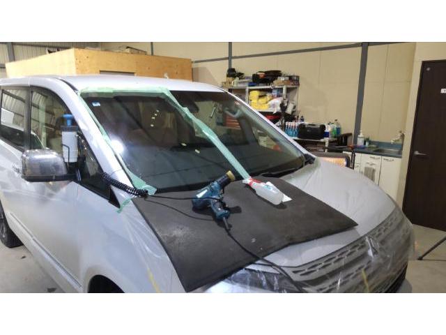 三菱 デリカD5のフロントガラスの傷取り研磨