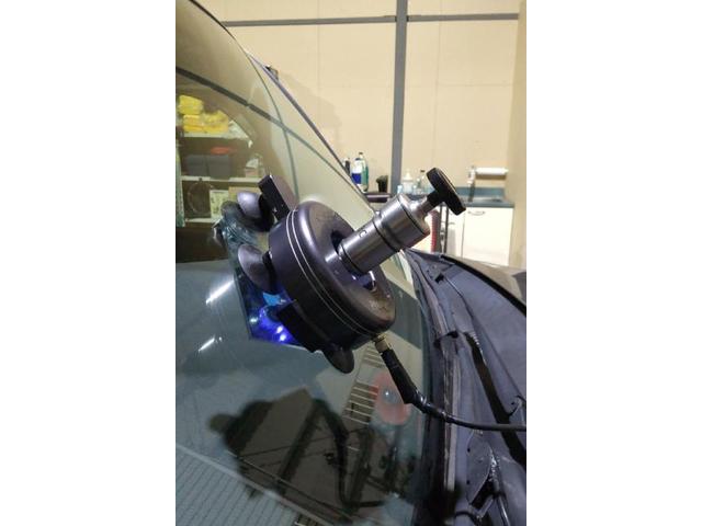 日産 キューブのフロントガラスのウィンドリペア