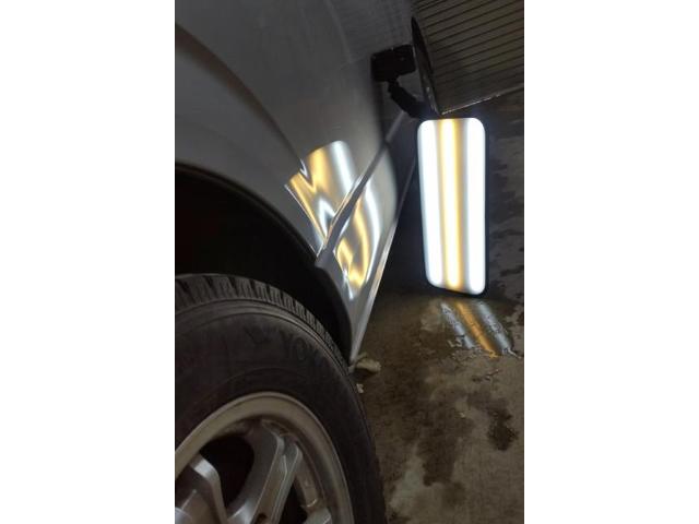 トヨタ ハイエースのリアフェンダー2箇所のへこみのデントリペア