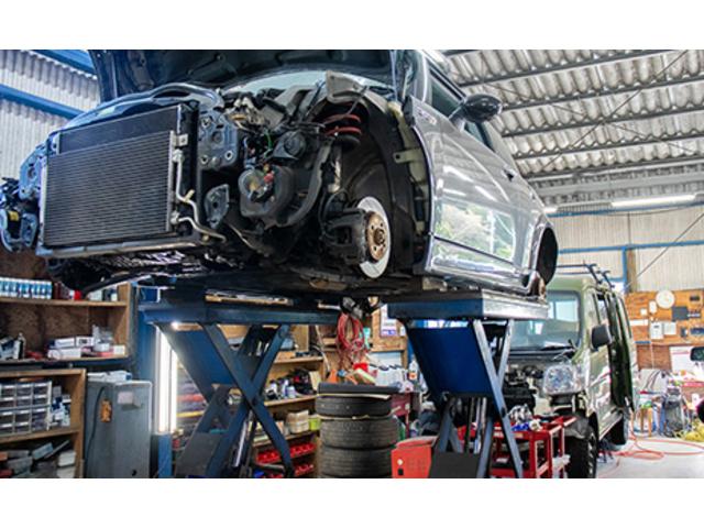 輸入車の構造にも詳しい整備士が、本当に交換が必要なパーツだけを見極めて部分交換いたします