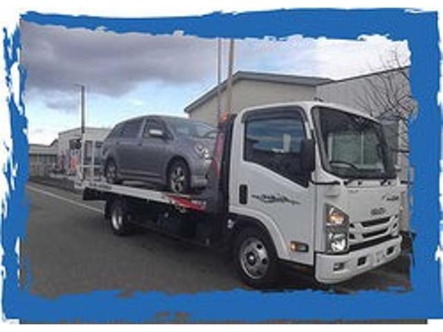 積載車ございます。納車引き取りはもちろん、事故引き上げにも対応致します。