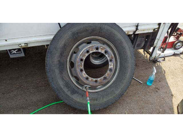 佐久穂町 トレーラー 245/80R22.5 パンク修理