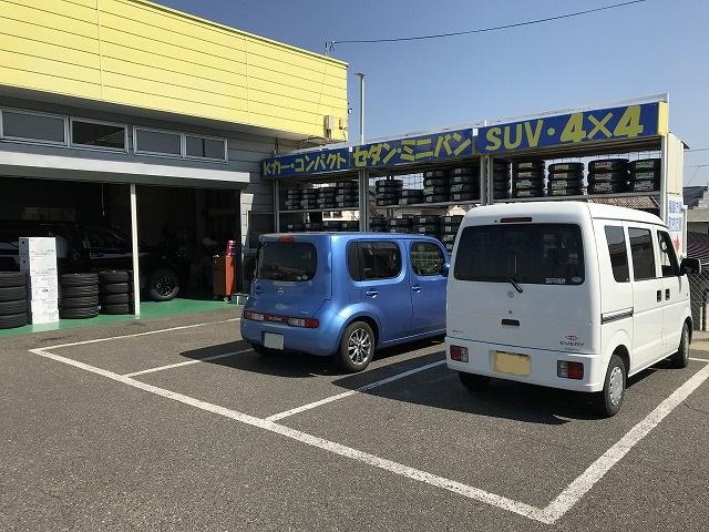 駐車場完備。安心してご来店頂けます。