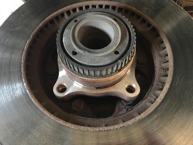 トヨタ KDH200V ハイエース フロントブレーキパッド交換 ブレーキローター交換 広島市 安佐北区 三入 シグナル ブレーキ踏むと振動する ブレーキペダルが上下にフワフワする ブレーキキックバック ブレーキジャダー ディクセル |グーネットピット トヨタ KDH200V ハイエース フロントブレーキパッド交換 ブレーキローター交換 広島市 安佐北区 三入 シグナル ブレーキ踏むと振動する ブレーキペダルが上下にフワフワする ブレーキキックバック ブレーキジャダー ディクセル |グーネットピット