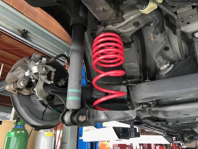 ＺＶＷ３０　プリウス　ダウンサス取付け　ブッシュ１Ｇ締め直し　４輪アライメント調整　広島市　安佐北区　三入　シグナル　部品持込み取付け　ダウンサス持込み　アライメントキャンペーン中　アライメント安い　ハンター　ホークアイ　３Ｄアライメント　