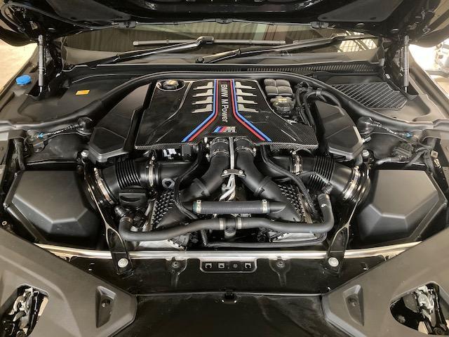 BMW M8 カーボンエアインテークシステム取付け BMW M8 カーボンエアインテークシステム取付け