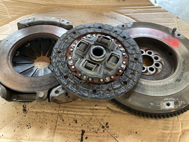 AE86 スプリンタートレノ クラッチ交換 軽量フライホイール AE86 スプリンタートレノ クラッチ交換 軽量フライホイール