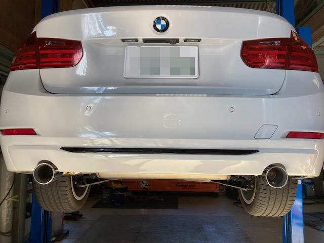 BMW F30 ワンオフストレートマフラー サウンド動画 - YouTube