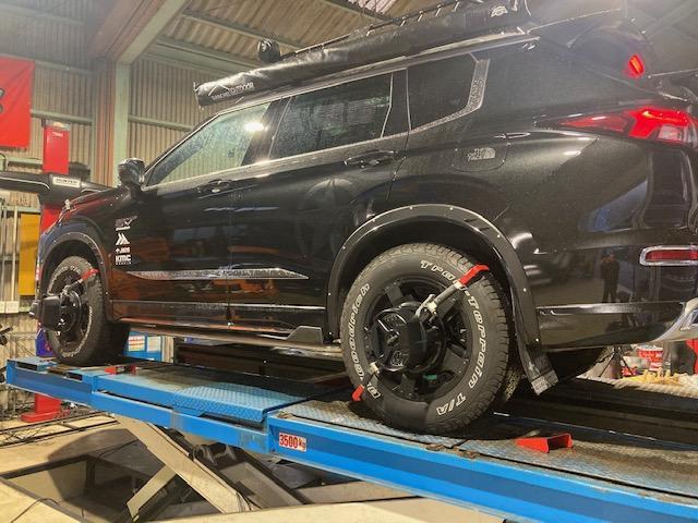 ＧＮ０Ｗ　アウトランダーＰＨＥＶ　車高調取り付け　ブッシュ１Ｇ締め　４輪アライメント調整　光軸調整　リフトアップ【広島市　安佐北区　安佐南区　東区　西区　南区　中区　安芸区　佐伯区　東広島　西条　呉　三原　福山　岡山　山口　島根　岩国】　