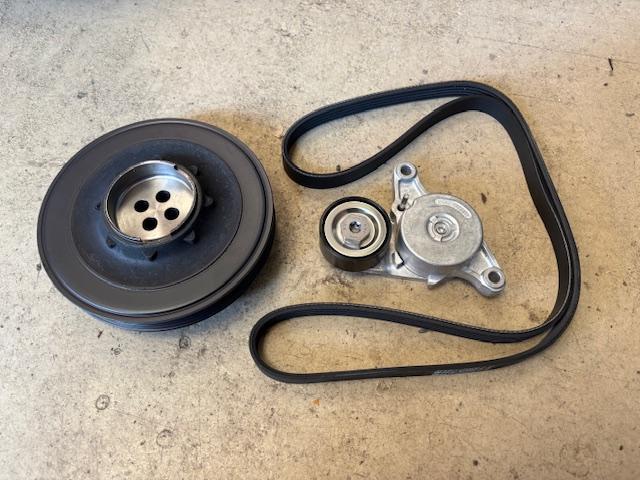 Ｒ６０　ミニクロスオーバー　クランクプーリー交換　バイブレーションダンパー交換【広島輸入車整備　広島輸入車修理　安佐北区　安佐南区　西区　東区　南区　中区　安芸区　佐伯区　安芸高田　東広島　西条　呉　三原　福山　山口　島根　岡山】　