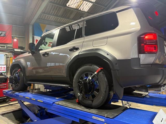 ＧＤＪ２５０　ランドクルーザー　ランクル　ローダウン　ダウンサス取付け　４輪アライメント調整　ブッシュ１Ｇ締め　光軸調整【広島　安佐北区　リフトアップ　イージーアップ　安佐南区　西区　東区　南区　中区　安芸区　佐伯区　山口　島根　福山】