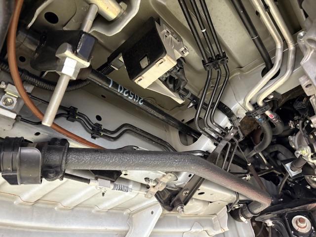 ２００系ハイエース　ローダウン　ショックアブソーバー交換　強化トーションバー取付け　ロワリングブロック取付け　３Ｄ４輪アライメント調整　光軸調整【広島　安佐北区　安佐南区　西区　東区　南区　中区　安芸区　佐伯区　安芸高田　山口　島根】