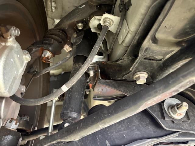 ２００系ハイエース　ローダウン　ショックアブソーバー交換　強化トーションバー取付け　ロワリングブロック取付け　３Ｄ４輪アライメント調整　光軸調整【広島　安佐北区　安佐南区　西区　東区　南区　中区　安芸区　佐伯区　安芸高田　山口　島根】