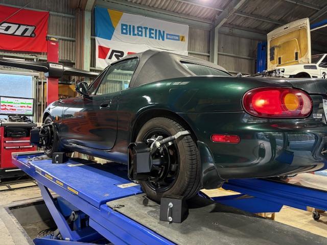 ＮＢ８Ｃ　ロードスター　車高調取付け　ブッシュ１Ｇ締め　４輪アライメント調整　光軸調整　ボールジョイントブーツ交換【広島　安佐北区　安佐南区　西区　東区　南区　中区　安芸区　佐伯区　安芸高田　東広島　西条　呉　三原　福山　山口　島根】　
