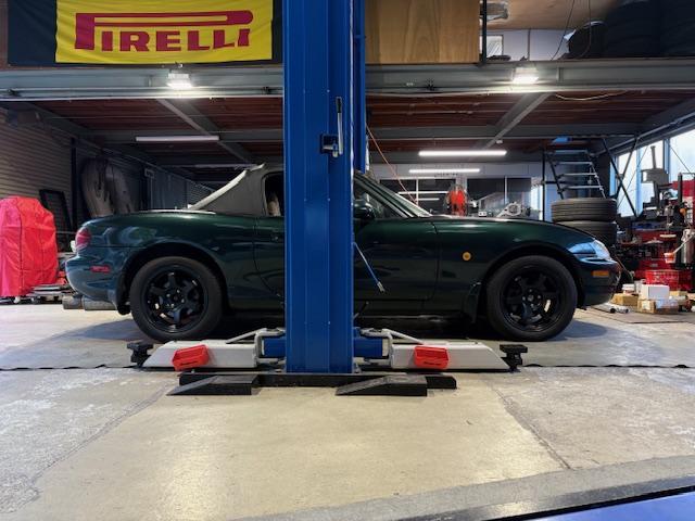 ＮＢ８Ｃ　ロードスター　車高調取付け　ブッシュ１Ｇ締め　４輪アライメント調整　光軸調整　ボールジョイントブーツ交換【広島　安佐北区　安佐南区　西区　東区　南区　中区　安芸区　佐伯区　安芸高田　東広島　西条　呉　三原　福山　山口　島根】　