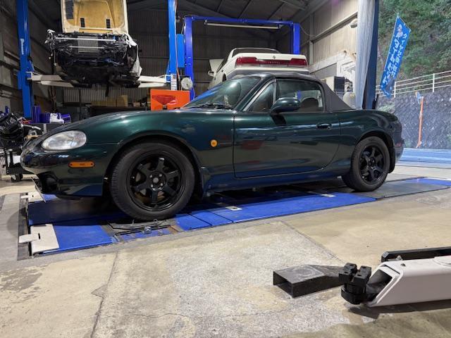 ＮＢ８Ｃ　ロードスター　車高調取付け　ブッシュ１Ｇ締め　４輪アライメント調整　光軸調整　ボールジョイントブーツ交換【広島　安佐北区　安佐南区　西区　東区　南区　中区　安芸区　佐伯区　安芸高田　東広島　西条　呉　三原　福山　山口　島根】　