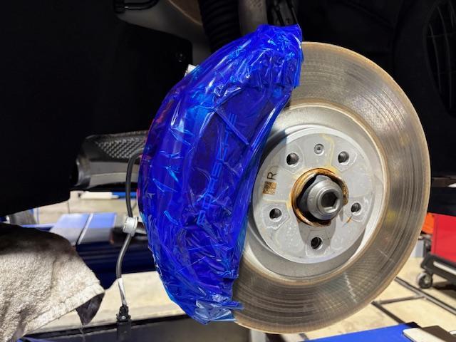 ポルシェ　マカンＳ　ブレーキパッド交換　低ダストパッド取付け　エキゾーストバルブコントローラー取付け　マフラー音量アップ【広島　ポルシェ修理　ポルシェ整備　輸入車整備　輸入車修理　安佐北区　安佐南区　西区　東区　南区　中区　山口　島根】　　