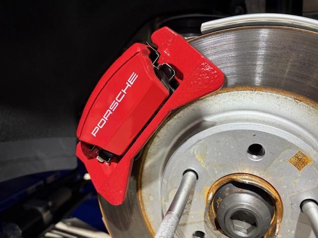 ポルシェ　マカンＳ　ブレーキパッド交換　低ダストパッド取付け　エキゾーストバルブコントローラー取付け　マフラー音量アップ【広島　ポルシェ修理　ポルシェ整備　輸入車整備　輸入車修理　安佐北区　安佐南区　西区　東区　南区　中区　山口　島根】　　