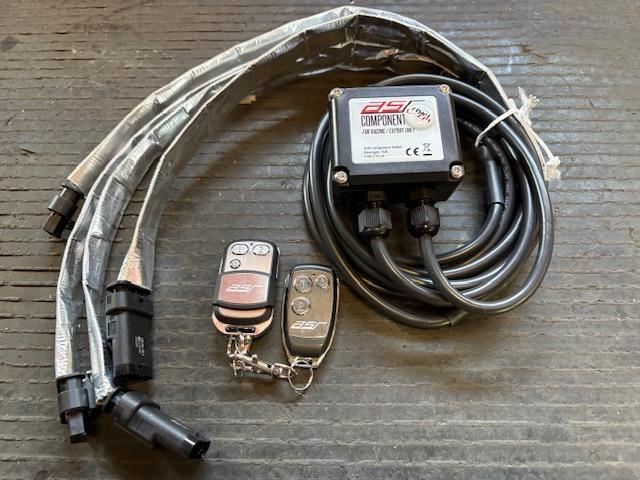 ポルシェ　マカンＳ　ブレーキパッド交換　低ダストパッド取付け　エキゾーストバルブコントローラー取付け　マフラー音量アップ【広島　ポルシェ修理　ポルシェ整備　輸入車整備　輸入車修理　安佐北区　安佐南区　西区　東区　南区　中区　山口　島根】　　