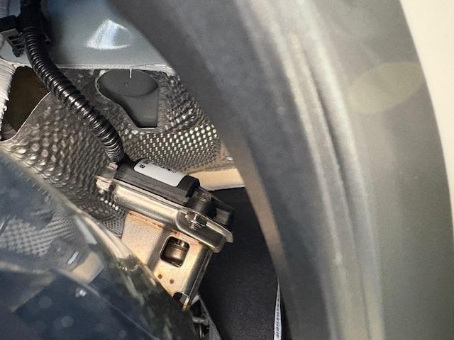 ポルシェ　マカンＳ　ブレーキパッド交換　低ダストパッド取付け　エキゾーストバルブコントローラー取付け　マフラー音量アップ【広島　ポルシェ修理　ポルシェ整備　輸入車整備　輸入車修理　安佐北区　安佐南区　西区　東区　南区　中区　山口　島根】　　