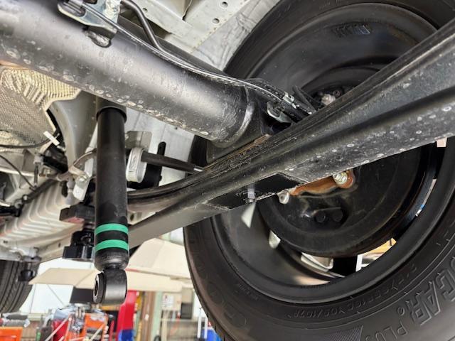 ２００系ハイエース　ローダウン　ロワリングブロック取付け　４輪アライメント調整　ヘッドライト光軸調整【広島　安佐北区　安佐南区　西区　東区　南区　中区　安芸区　佐伯区　安芸高田　東広島　西条　呉　三原　福山　山口　島根　アライメント安い】