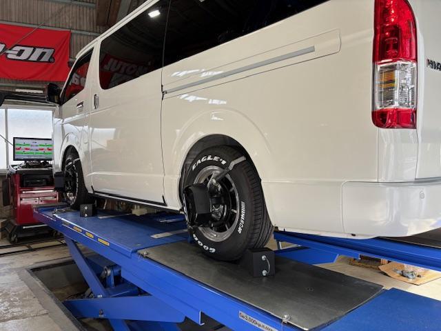 ２００系ハイエース　ローダウン　ロワリングブロック取付け　４輪アライメント調整　ヘッドライト光軸調整【広島　安佐北区　安佐南区　西区　東区　南区　中区　安芸区　佐伯区　安芸高田　東広島　西条　呉　三原　福山　山口　島根　アライメント安い】