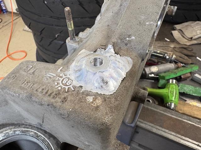 いすゞ　ビッグホーン　アルミ溶接　インマニ溶接　サージタンク溶接【広島　安佐北区　ＴＩＧ溶接　ステン溶接　チタン溶接　マフラー加工　ワンオフマフラー製作　安佐南区　西区　東区　南区　中区　安芸区　佐伯区　安芸高田　山口　島根　岡山　岩国】　