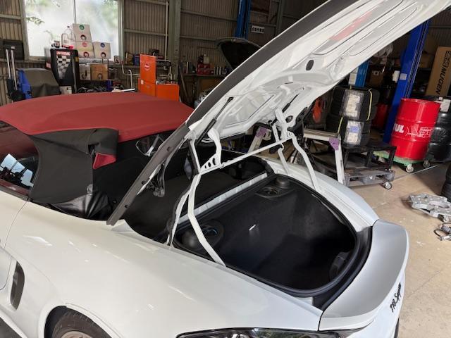 ポルシェ　７１８スパイダー　排気バルブコントローラー取付け　バルコン取付け【広島ポルシェ修理　広島ポルシェ整備　輸入車カスタム広島　安佐北区　安佐南区　西区　東区　南区　中区　安芸区　佐伯区　安芸高田　東広島　西条　呉　山口　島根　岡山】　