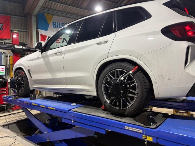 ＢＭＷ　Ｘ３　ダウンサス取付け　ブッシュ１Ｇ締め　４輪アライメント調整　光軸調整【広島輸入車修理　広島輸入車整備　輸入車カスタム　安佐北区　安佐南区　西区　東区　南区　中区　安芸区　佐伯区　安芸高田　東広島　西条　呉　山口　島根　岡山】