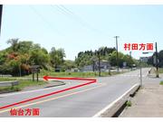 仙台村田線沿い、ローソン仙台坪沼店様の交差点を左折します。