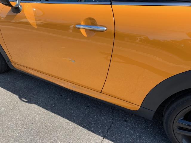 BMW MINI ミニ　クーパーＳの左ドアとサイドステップの傷、修理