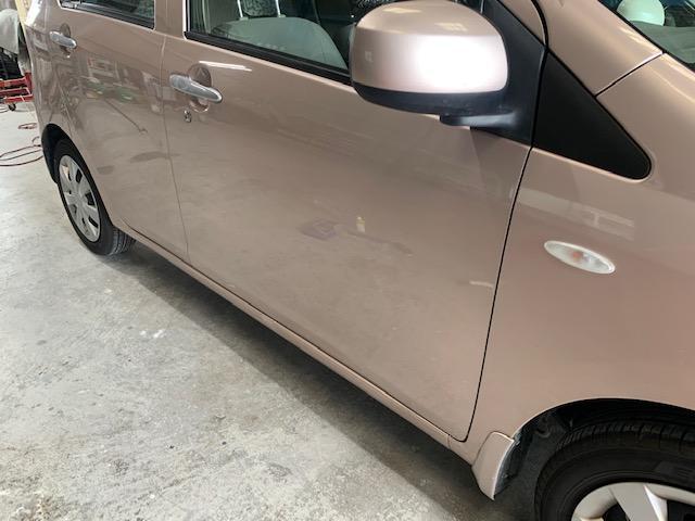 ダイハツ　ミライース　ＬＡ300Ｓの運転席ドアの凹み修理
