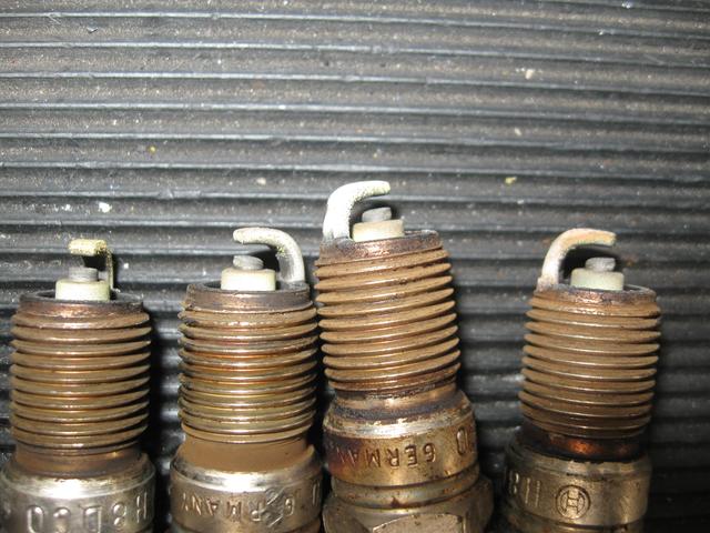 ベンツ190E2.3　W/P交換、スパークプラグ交換、ラムダ調整【兵庫　尼崎市　輸入車修理お任せください】