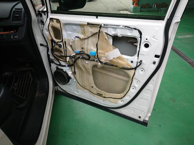 トヨタ ノア ZRR70 ドアロックアクチュエーター交換 堺市 美原区