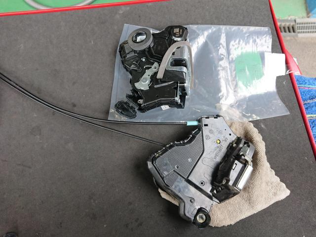 トヨタ ノア ZRR70 ドアロックアクチュエーター交換 堺市 美原区