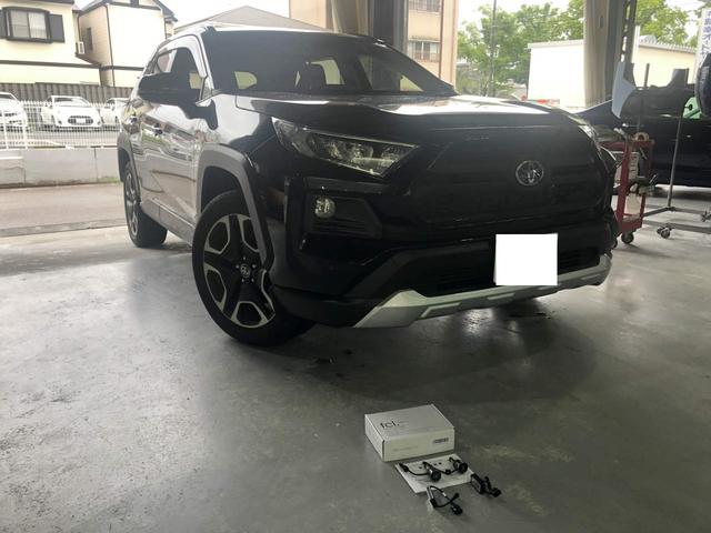 トヨタ　ＲＡＶ４　ＬＥＤフォグバルブ交換　２色切り替え　アマゾンで購入　持ち込み取り付け