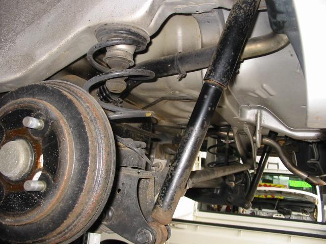 スズキ　ワゴンR　ブレーキマスターバック・ショックアブソーバー交換　車検　整備　修理を実施！！遠賀郡遠賀町周辺の車検・整備・修理・ナビ取付・タイヤ取付など、お車の事ならお気軽にご相談下さい！！！