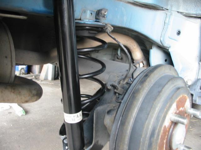 ホンダ　フィット　足回りサスペンション交換　整備を実施！！遠賀郡遠賀町・水巻町・岡垣町・芦屋町・中間市・北九州市八幡西区・若松区・鞍手町・宗像市周辺の車検・整備・修理・ナビ取付・タイヤ取付など、お車の事ならお気軽にご相談下さい！！！