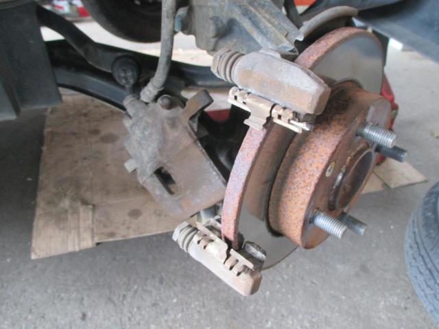 ホンダ　バモス　サスペンション・足回り修理・整備　ブレーキキャリパー　ブレーキパットの交換修理を実施　 遠賀郡遠賀町・水巻町・岡垣町・芦屋町・中間市・北九州市八幡西区・鞍手町、宗像市、他の地域のお客大歓迎