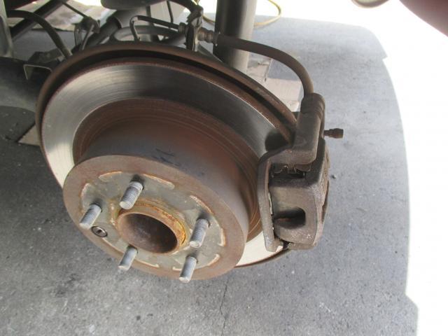 日産　セレナ　車検　タイヤ　ブレーキパットの交換修理を実施　 遠賀郡遠賀町・水巻町・岡垣町・芦屋町・中間市・北九州市八幡西区・鞍手町、宗像市、他の地域のお客大歓迎