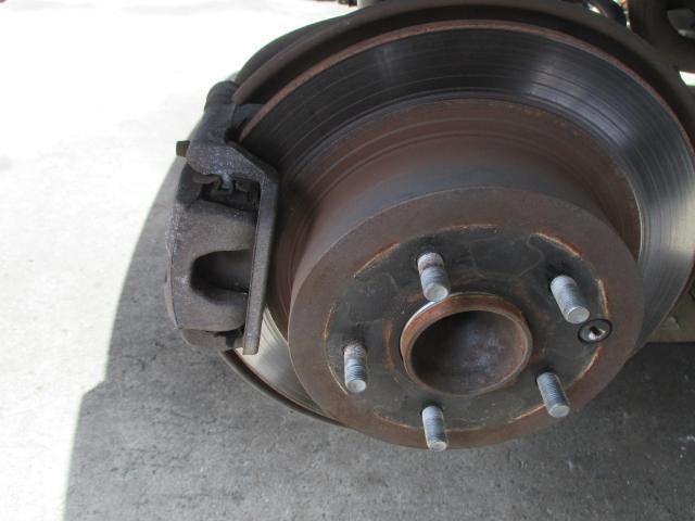 日産　セレナ　車検　タイヤ　ブレーキパットの交換修理を実施　 遠賀郡遠賀町・水巻町・岡垣町・芦屋町・中間市・北九州市八幡西区・鞍手町、宗像市、他の地域のお客大歓迎